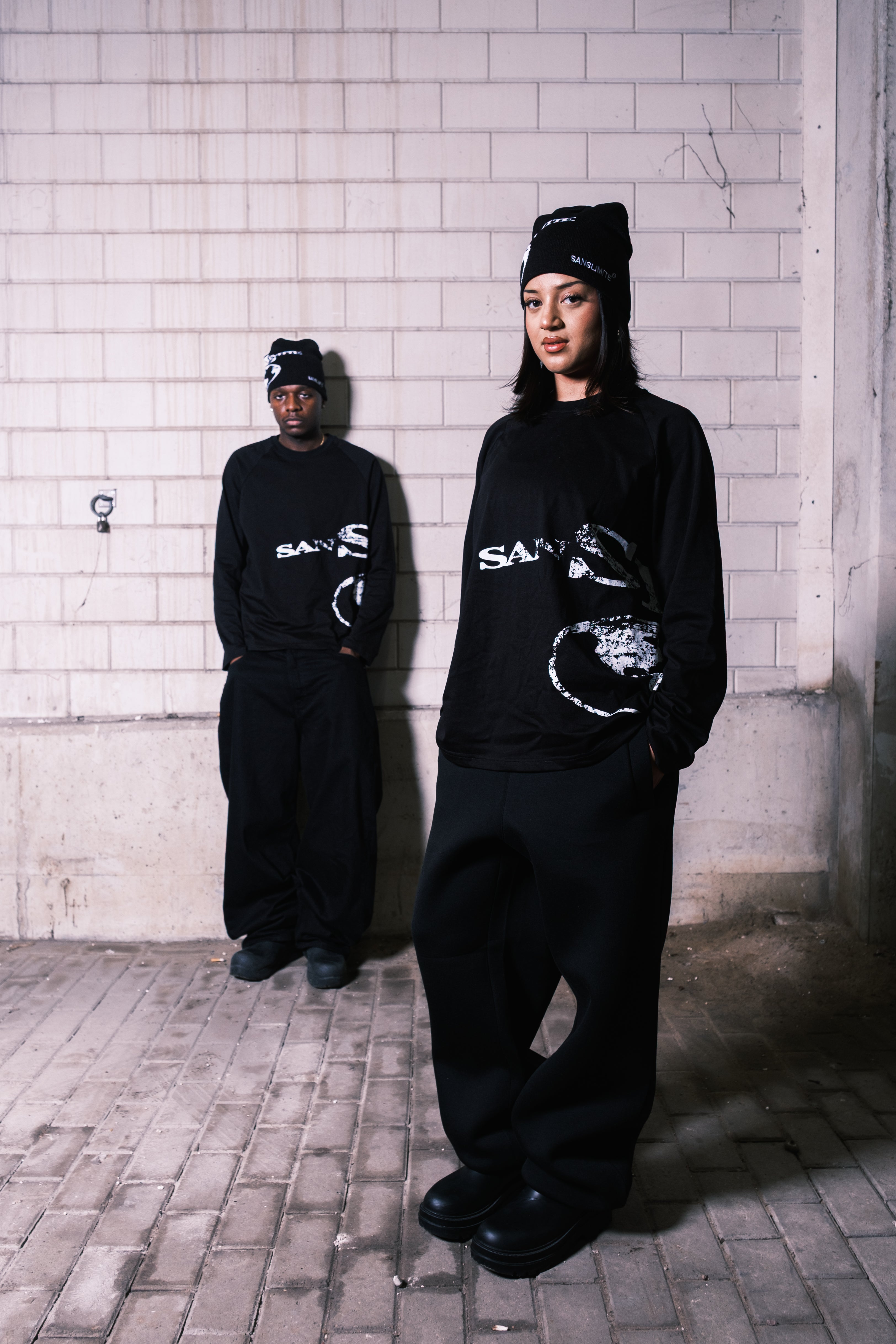 Concrete Longsleeve Black - hover