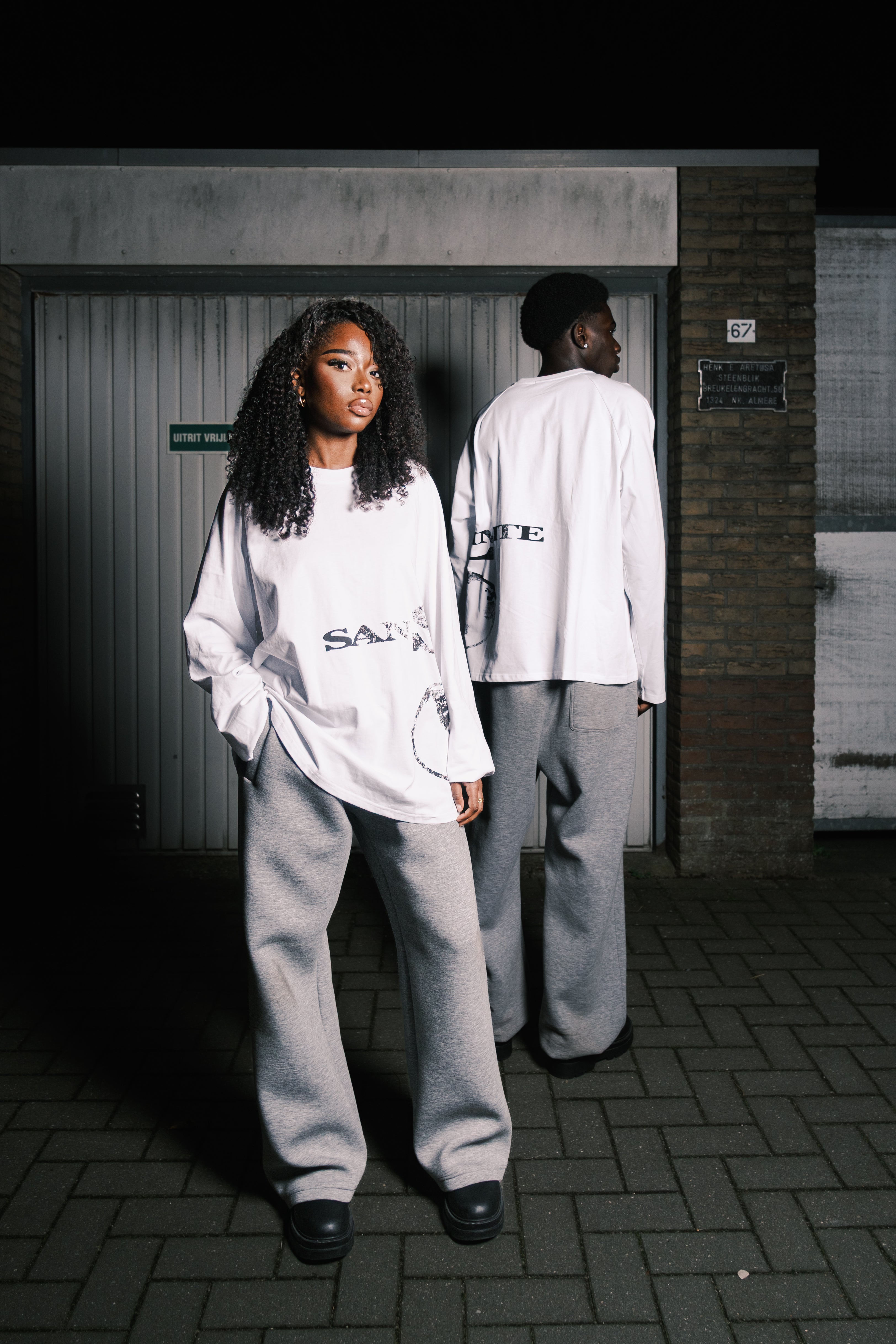 Concrete Longsleeve white - hover